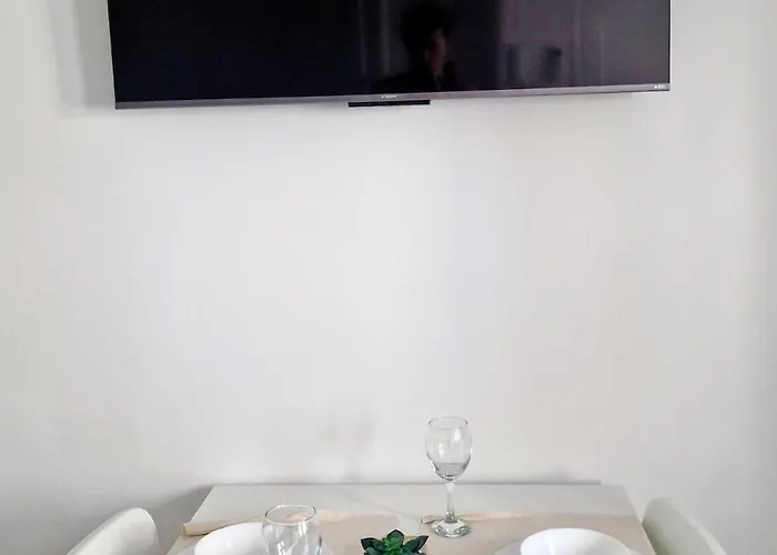 In Alfama- Beco De Sao Miguel *