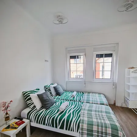 In Alfama- Beco De Sao Miguel * Lisbona