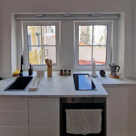 In Alfama- Beco De Sao Miguel Lisbona