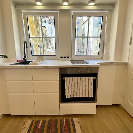 In Alfama- Beco De Sao Miguel Lisbona