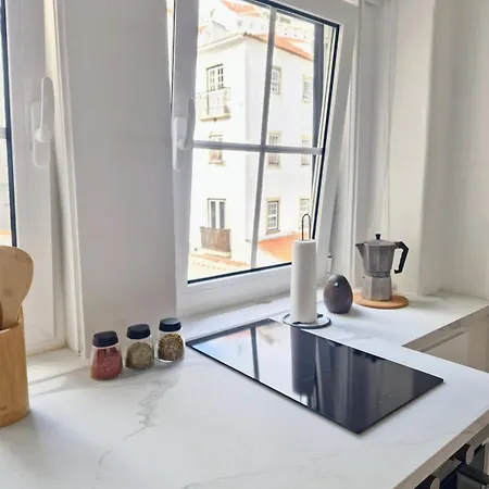 In Alfama- Beco De Sao Miguel * Lisbona